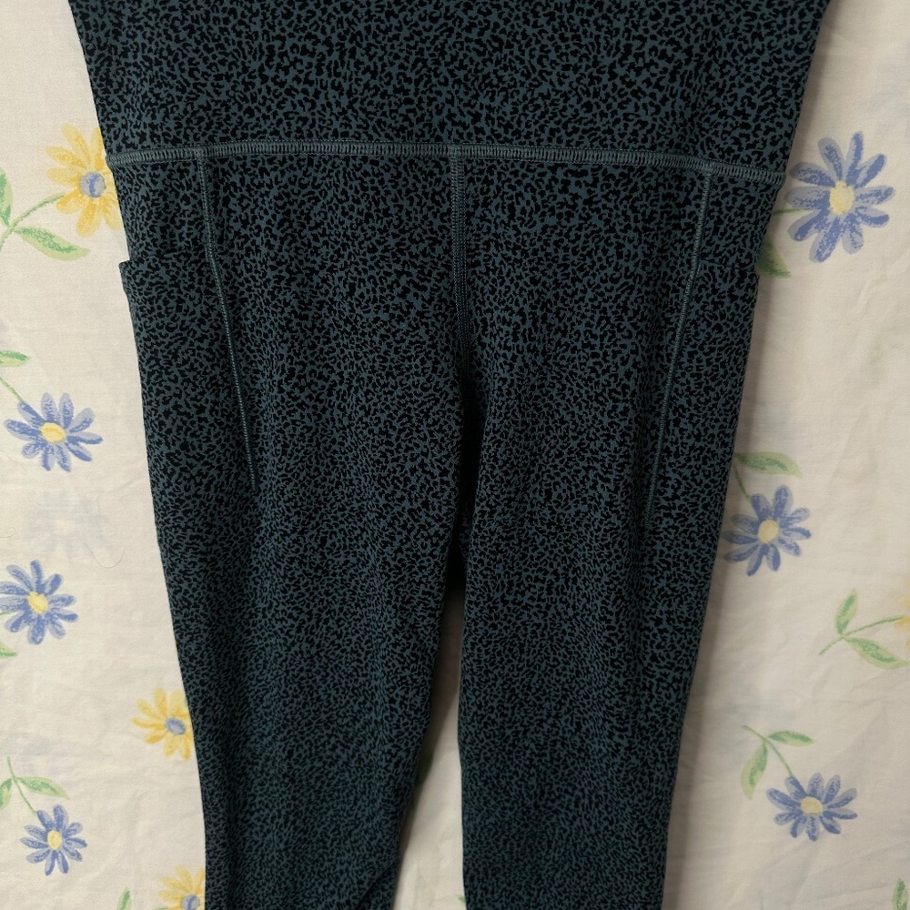 Athleta NWOT Salutation Stash Tight Rivera Blue Textured Micro Cheetah Print XS